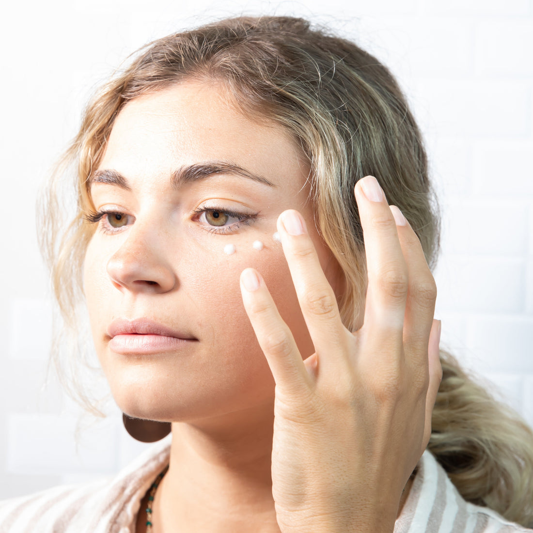 PRIORI DNA Eye Recovery Crème pump bottle and box