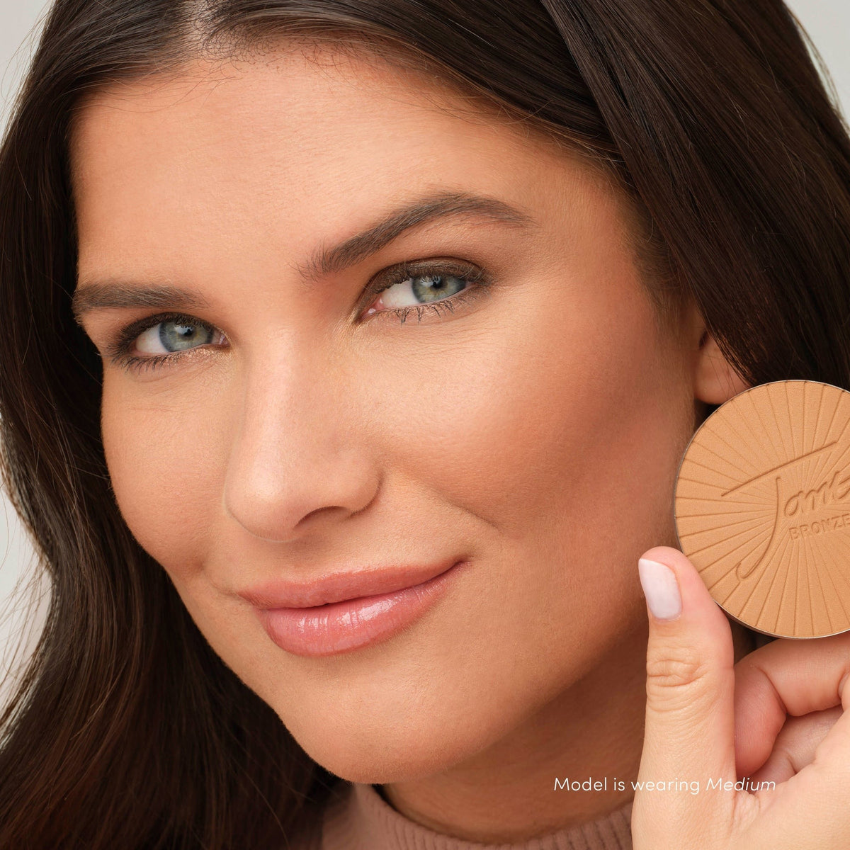 Jane Iredale PureBronze Matte Bronzer Refill worn for soft contouring