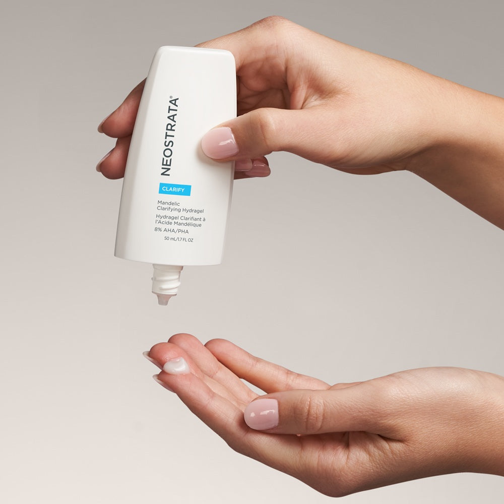 Neostrata Clarify Mandelic Clarifying Hydragel held in hand