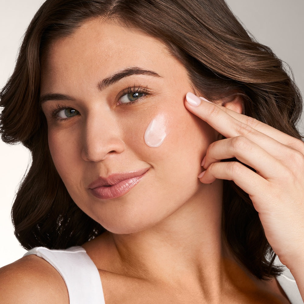 Neostrata Clarify Mandelic Clarifying Hydragel applied to oily skin